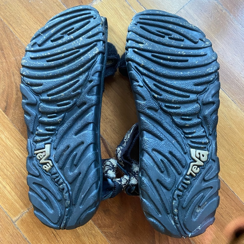 teva sandals - Picture 2 of 2